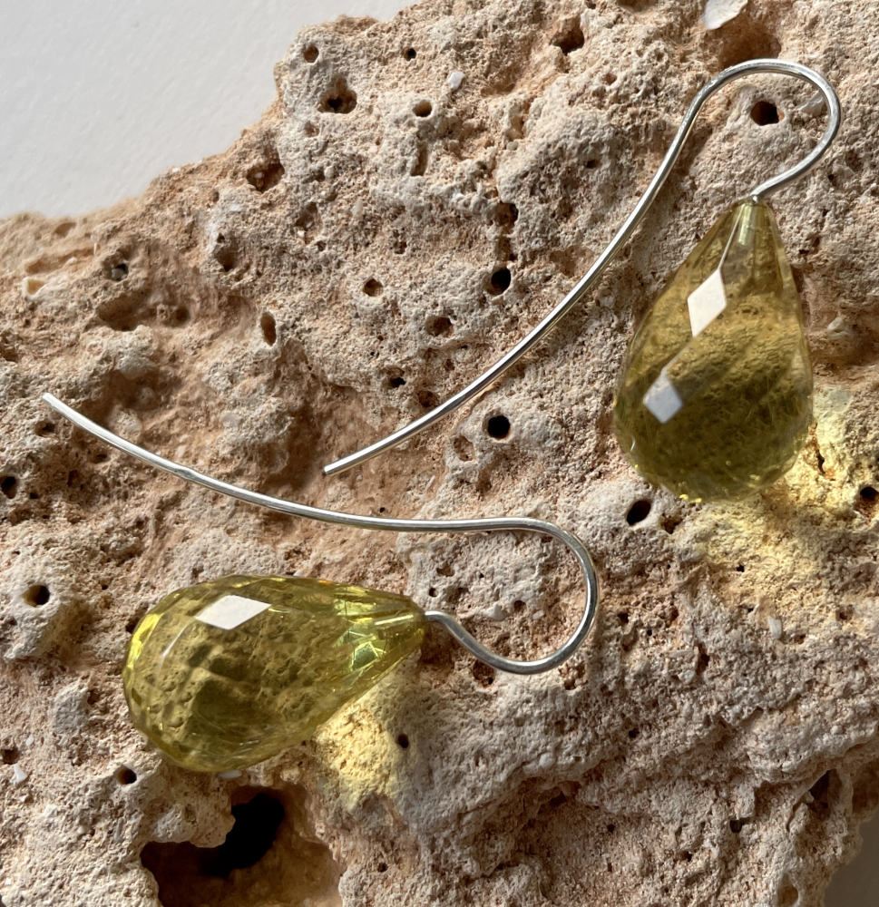 Grüne Bernstein Ohrhänger 22 x 13 mm facettiert